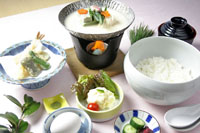 豆狸弁当(名物) 京生麩卵とじ御膳